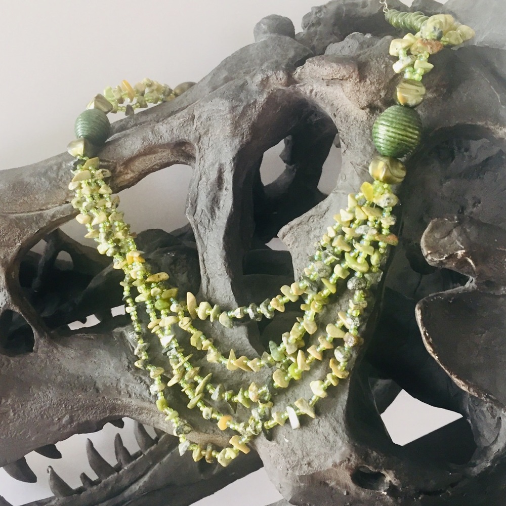 🏵 3 for $25, EUC Necklace - Green, Wood/Plastic